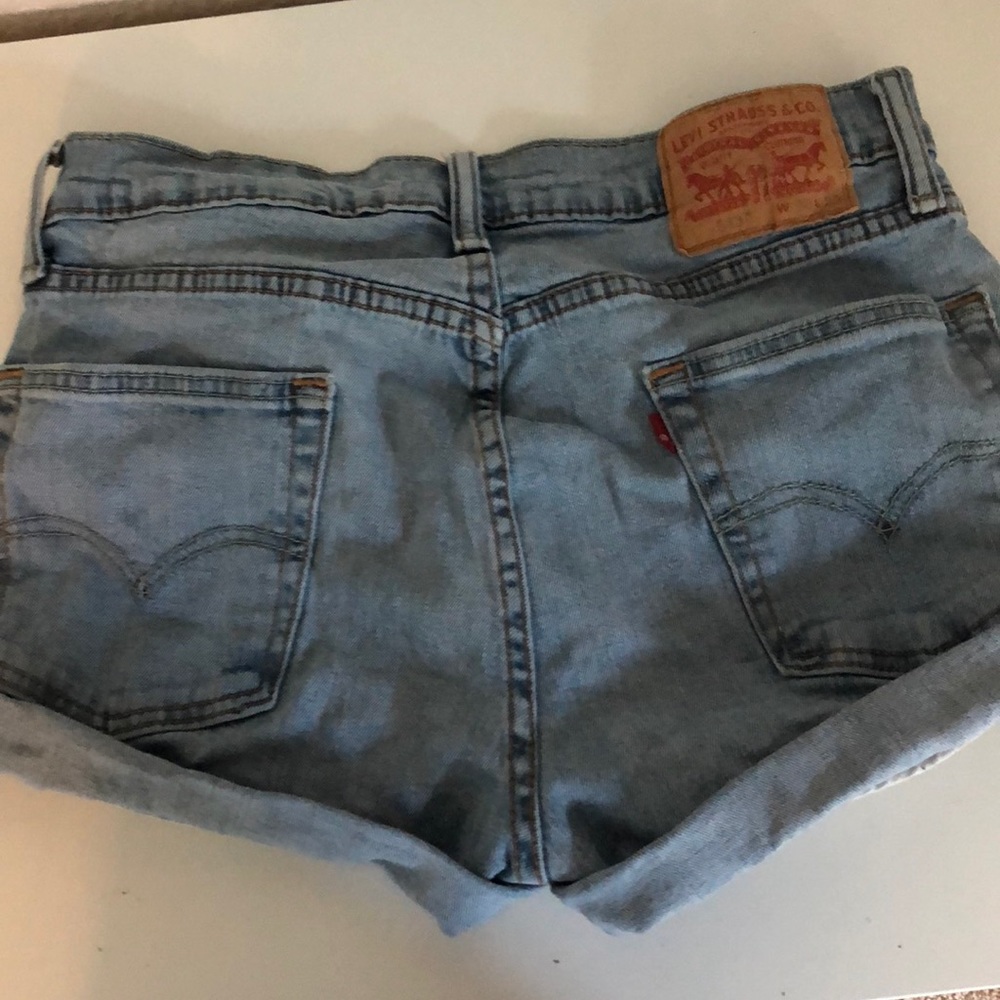 Reposh- Levi’s Midrise Shorts